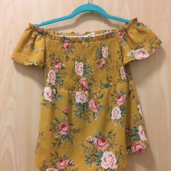 Yellow floral top - Picture 2 of 3